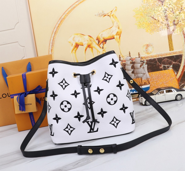 ルイヴィトンバッグ正面デザイン